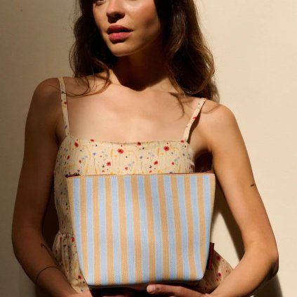 THE STICKY SIS CLUB Toaletní taška Knitted stripes - marzipan + sky