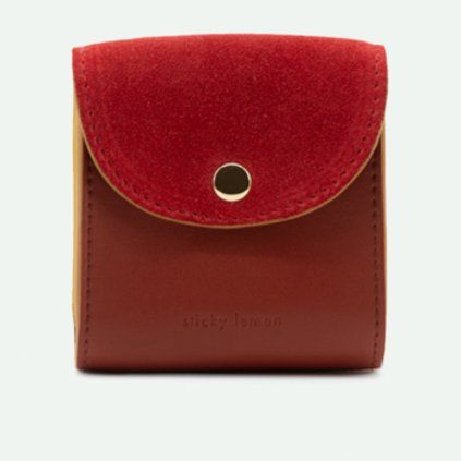 THE STICKY SIS CLUB Pouzdro na Airpods - Brick red + biscotti beige + poppy red
