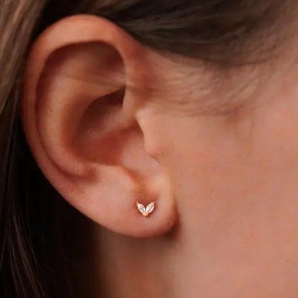 VICTOIRE COLLECTION Náušnice Zirconia Flower 1pcs