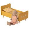 97009 1 maileg drevena postylka mini zluta