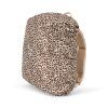 Clover school bag je funkční favorit s promyšleným designem, který šetří dětská záda. Má nastavitelné ramenní popruhy, měkké polstrování zad a bederní pás pro extra oporu. Nechybí integrovaná pláštěnka ukrytá v horní části, praktický vak na tělocvik ani reflexní přívěsek pro lepší viditelnost. Batoh nabízí hlavní prostornou přihrádku na knihy, polstrovanou kapsu na svačinový box a vnější kapsu na láhev. Zapínání na přezku a stahovací šňůrku je snadno ovladatelné i pro malé ruce.  • Ergonomický design s bederním pásem • Nastavitelné ramenní popruhy • Měkké polstrování zad • Integrovaná pláštěnka • Přídavný vak na tělocvik • Reflexní přívěsek pro lepší viditelnost • Hlavní přihrádka na knihy • Polstrovaná kapsa na svačinový box • Vnější kapsa na láhev • Vodoodpudivá úprava s BIONIC-FINISH® ECO  Materiál: 100 % polyester  Objem: 12 l  Velikost: 36 × 26 × 13 cm  Certifikace: OEKO-TEX® STANDARD 100, třída 1 (DTI Tekstil, DTI 2276-361)