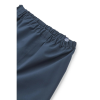 Pedia Rainwear Set je nepromokavá souprava navržená pro starší děti, které se rády pohybují venku za každého počasí. Díky vysoké voděodolnosti, prodyšnému materiálu a promyšleným detailům poskytuje pohodlí během školních dnů, výletů i her v přírodě.  • Dětská nepromokavá souprava do deště • Vodní sloupec 20 000 mm • Prodyšný materiál vhodný pro aktivní pohyb • Vyrobena ze 100% GRS certifikovaného recyklovaného polyesteru • Podlepené švy pro maximální ochranu před deštěm • Krytý přední zip s dětským suchým zipem šetrným k jemným úpletům • Bunda s odnímatelnou kapucí • Elastické manžety rukávů • Ventilační otvory v podpaží pro větší komfort • Kalhoty s nastavitelným pasem • Elastické zakončení nohavic pro pohodlné nošení • Odnímatelné silikonové pásky pod chodidla pomáhají držet nohavice na místě • Reflexní prvky pro lepší viditelnost • Navrženo pro pohodlí, odolnost a volný pohyb za každého počasí • Rozvíjí: samostatnost, pohyb venku a radost z objevování přírody  Materiál: 100 % GRS certifikovaný recyklovaný polyester  Péče: perte na 30 °C. Před praním zapněte zipy, suché zipy a druky. Nesušit v sušičce, nežehlit, nebělit.